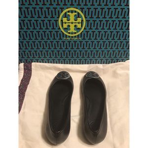 NWOT Tory Burch Leather Reva Black/Silver Flats
